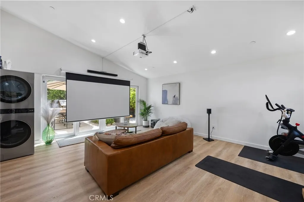 Sylmar, California 91342, United States, 5 Bedrooms Bedrooms, ,3 BathroomsBathrooms,Residential,Active,151247