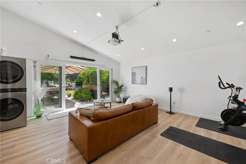 Sylmar, California 91342, United States, 5 Bedrooms Bedrooms, ,3 BathroomsBathrooms,Residential,Active,151247