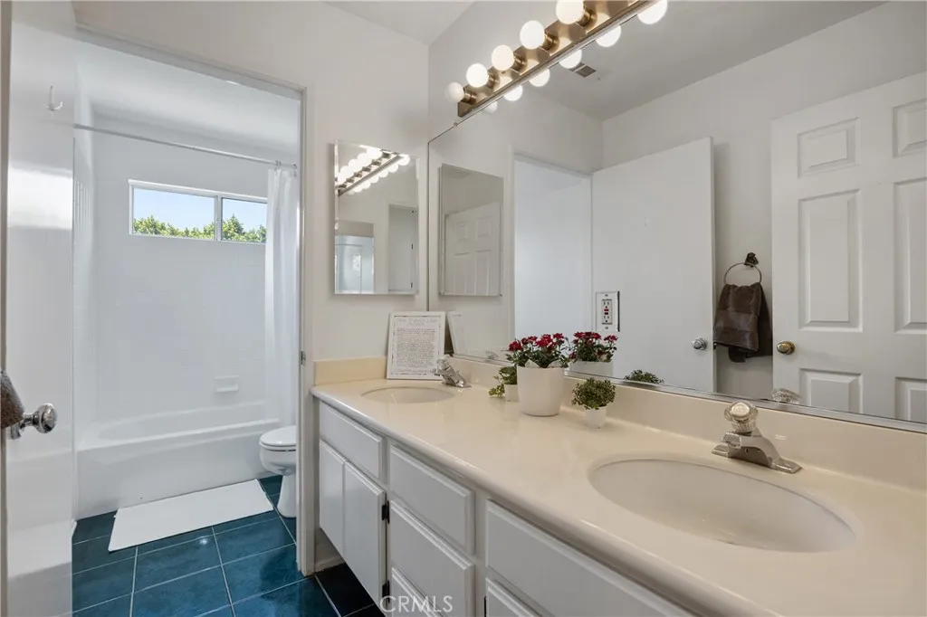 Sylmar, California 91342, United States, 5 Bedrooms Bedrooms, ,3 BathroomsBathrooms,Residential,Active,151247