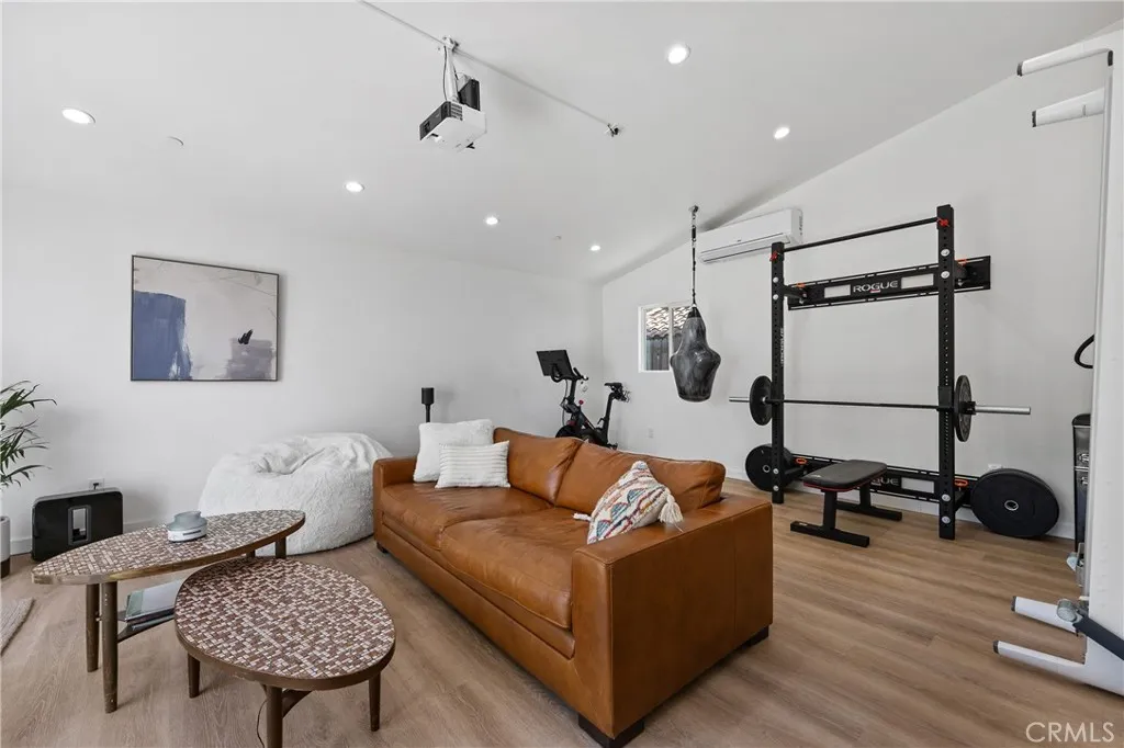 Sylmar, California 91342, United States, 5 Bedrooms Bedrooms, ,3 BathroomsBathrooms,Residential,Active,151247