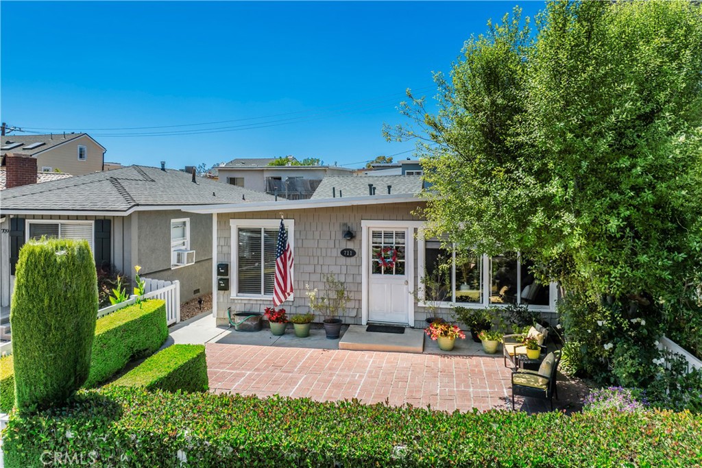 *SHORT TERM RENTAL ONLY* Discover the perfect coastal retreat in this 1-bedroom, 1-bath rear unit located in the heart of Corona Del Mar Village. Nestled in the iconic Flower Streets, this charming home offers a rare opportunity to experience the best of beachside living. Enjoy the convenience of being just steps away from local shops, world-class dining, stunning beaches, and everything the Village lifestyle has to offer. Whether you're looking for a peaceful getaway or a temporary stay in one of Orange County’s most desirable neighborhoods, this unit delivers comfort and convenience in a premium location.