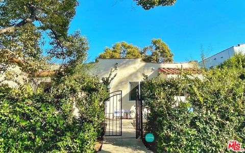 Photo of 838 N Sycamore Avenue #1, Los Angeles, CA 90046 (MLS # 26853375)