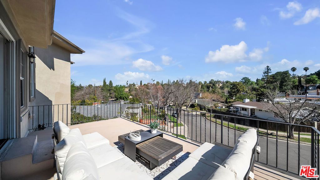 Photo of 22736 Cavalier Street, Woodland Hills, CA 91364 (MLS # 25571887)