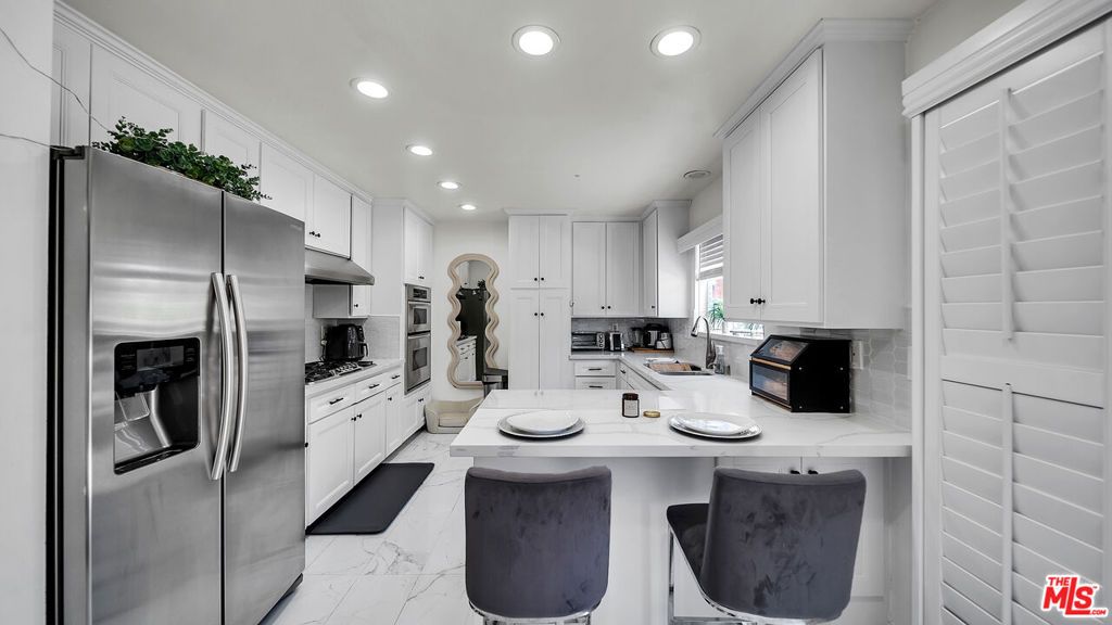 Photo of 22736 Cavalier Street, Woodland Hills, CA 91364 (MLS # 25571887)