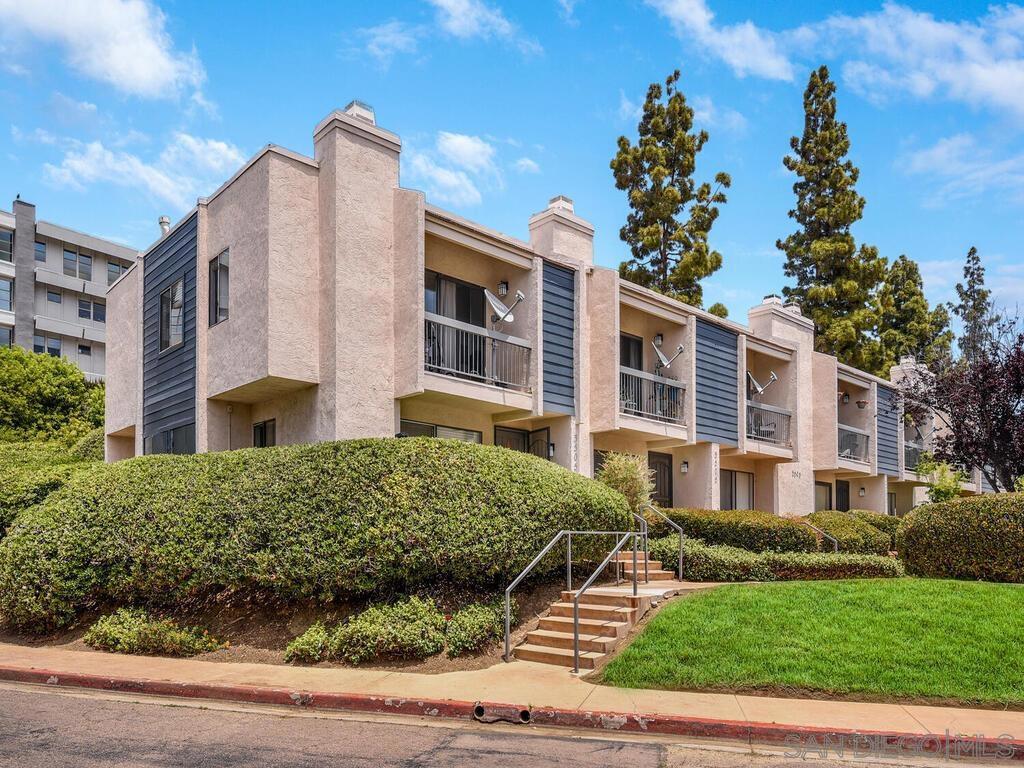 Coastal townhouse, rarely available in this sought after community! This spacious end unit is near beaches, bays, parks, shopping, dining and more! This updated home features 3 br which 2 have balconies, Don't forget to check out the views! Private patio off the dining is great for year around BBQ's in our endless summers or Cozy up to the fireplace in those occasionally chilly nights! Carport with storage steps from this unit! Complex includes racquetball, pool & spa! Va approved and pet friendly! Complex Features: ,, Equipment: Range/Oven Sewer: Sewer Connected Topography: LL
