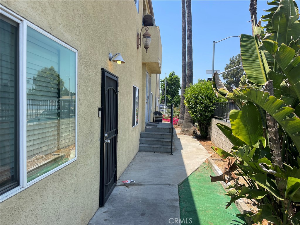 6512 Balboa Boulevard
