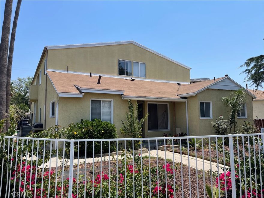 Well Maintained 4-Plex in desireable Van Nuys Area with tremendous upside. 3 units of 3 bed + 2 baths and 1 unit of 2 bed +2 baths. 2 units will be delivered vacant. Condominium conversion has been applied for. Close to all amenities.