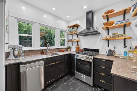 Photo of 523 Olive AVE, Long Beach, CA 90802 (MLS # PW26174923)