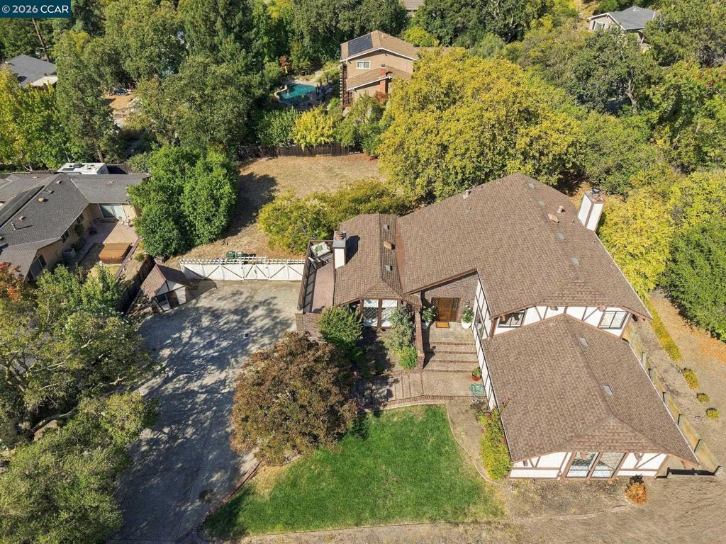 945 Stow Ln