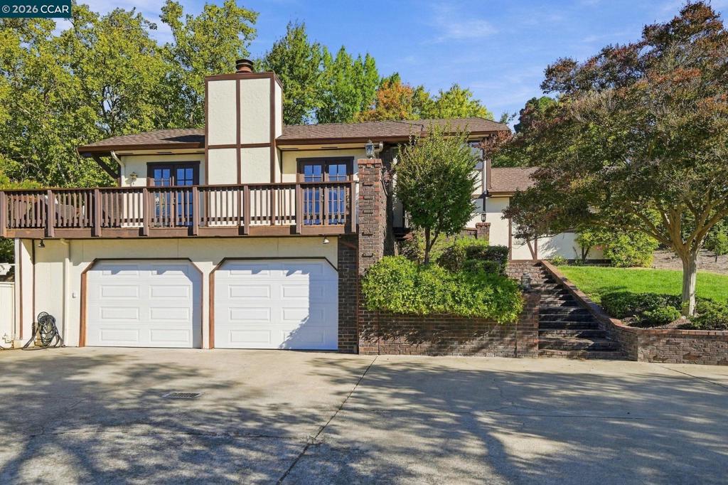 945 Stow Ln