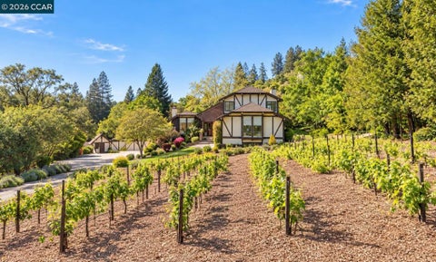 Photo of 945 Stow Ln LN, Lafayette, CA 94549 (MLS # 41148213)