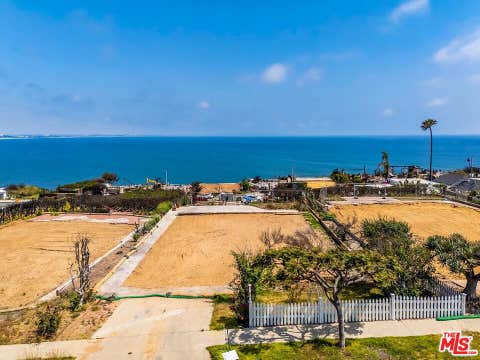 Photo of 18354 Wakecrest Drive, Malibu, CA 90265 (MLS # 26872069)