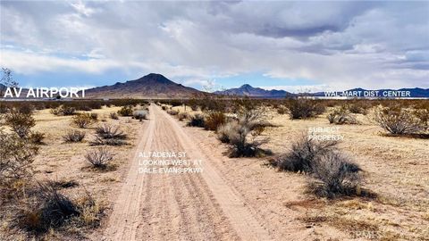 Photo of 46331406 Altadena Street, Apple Valley, CA 92307 (MLS # HD26057640)