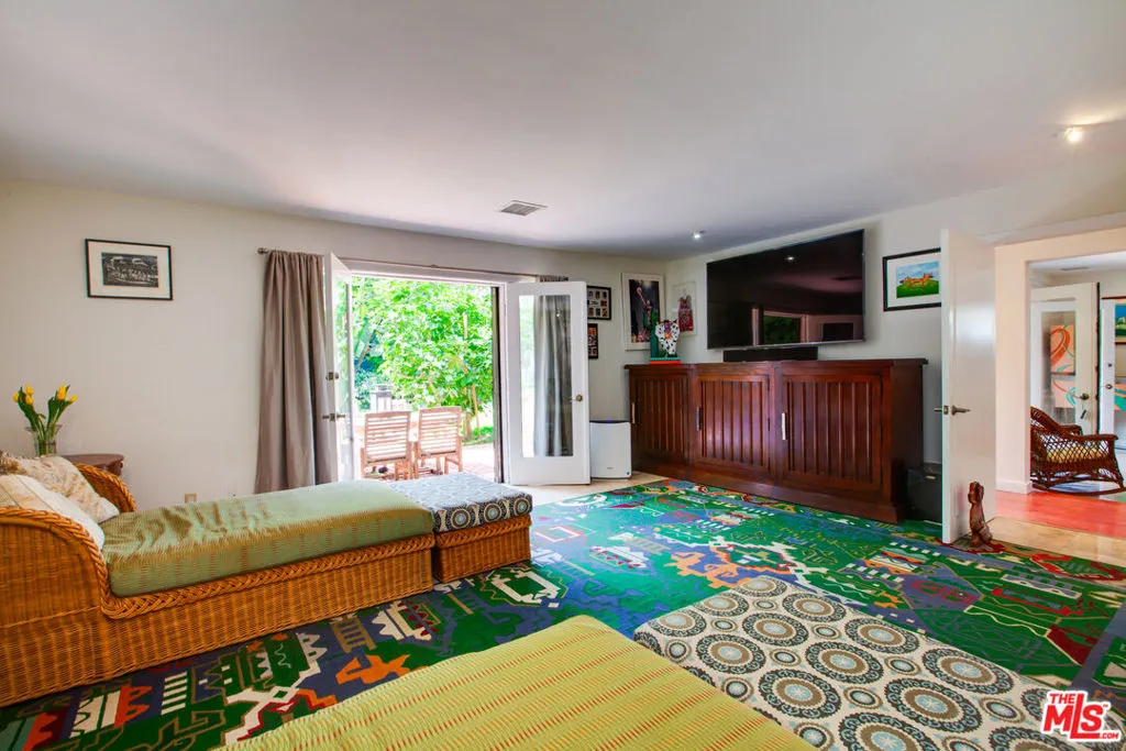 Los Angeles, California 90066, United States, 4 Bedrooms Bedrooms, ,3 BathroomsBathrooms,Residential,Active,151799