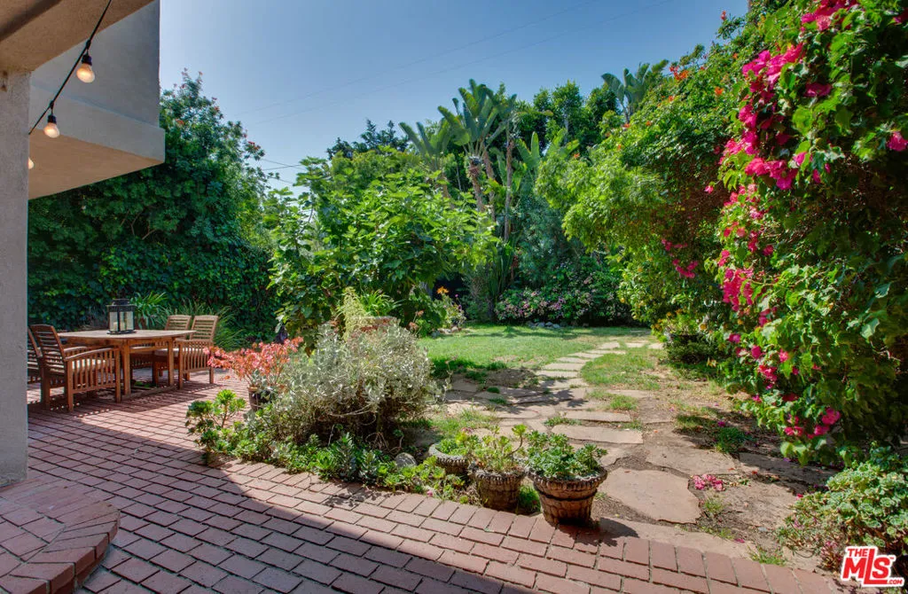 Los Angeles, California 90066, United States, 4 Bedrooms Bedrooms, ,3 BathroomsBathrooms,Residential,Active,151799