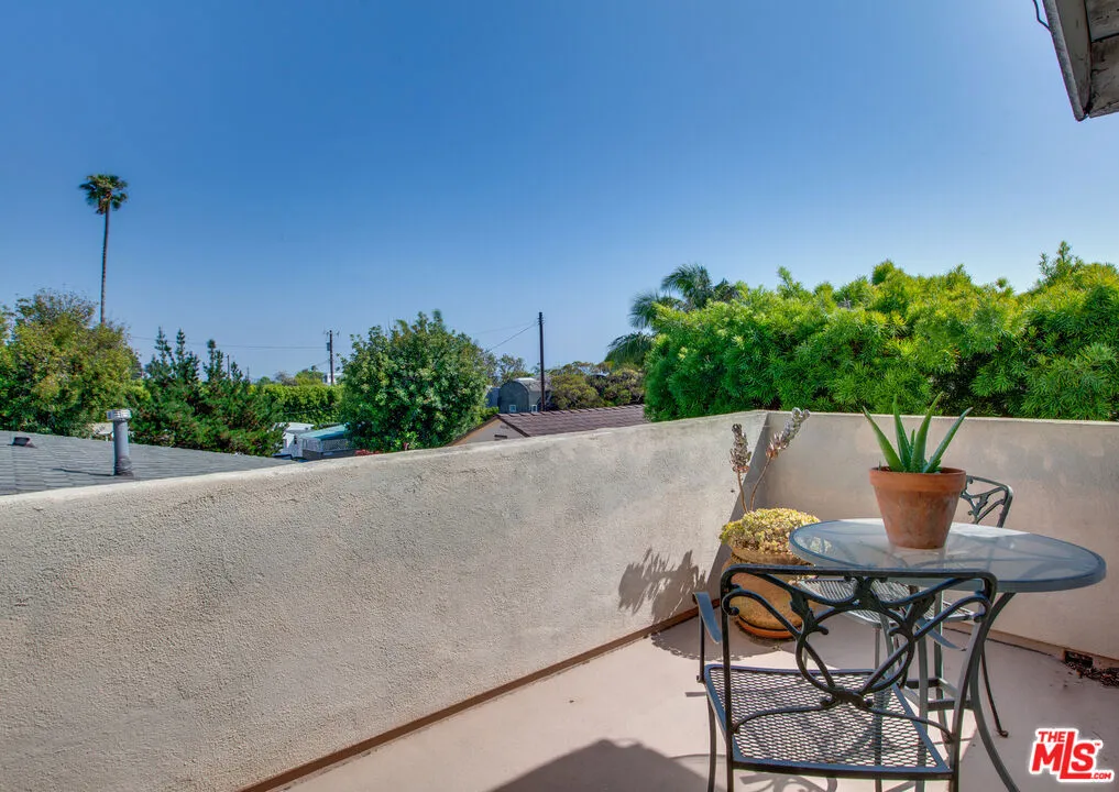 Los Angeles, California 90066, United States, 4 Bedrooms Bedrooms, ,3 BathroomsBathrooms,Residential,Active,151799