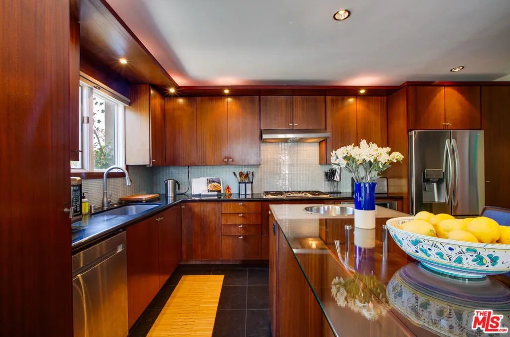 Los Angeles, California 90066, United States, 4 Bedrooms Bedrooms, ,3 BathroomsBathrooms,Residential,Active,151799