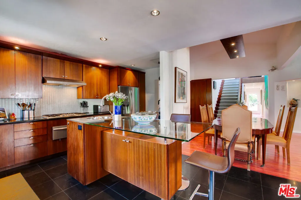 Los Angeles, California 90066, United States, 4 Bedrooms Bedrooms, ,3 BathroomsBathrooms,Residential,Active,151799