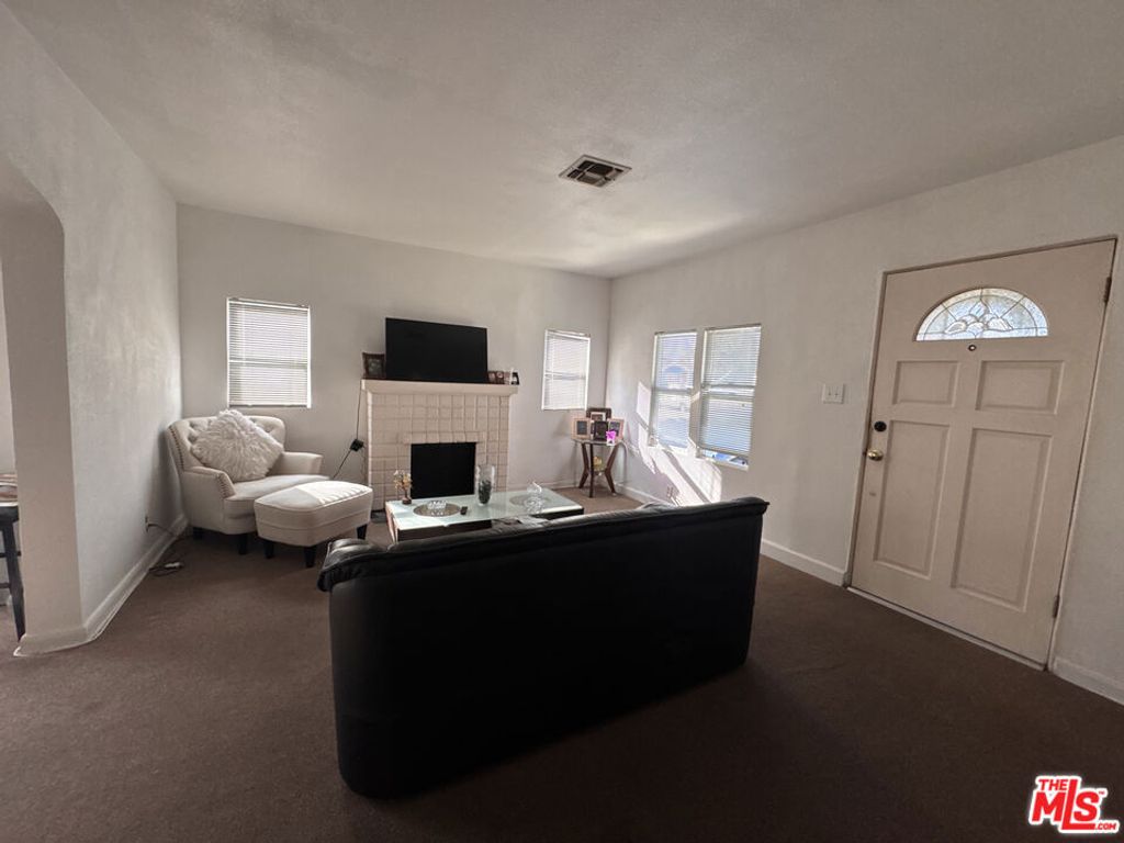 Photo of 6710 4th Avenue, Los Angeles, CA 90043 (MLS # 25624523)