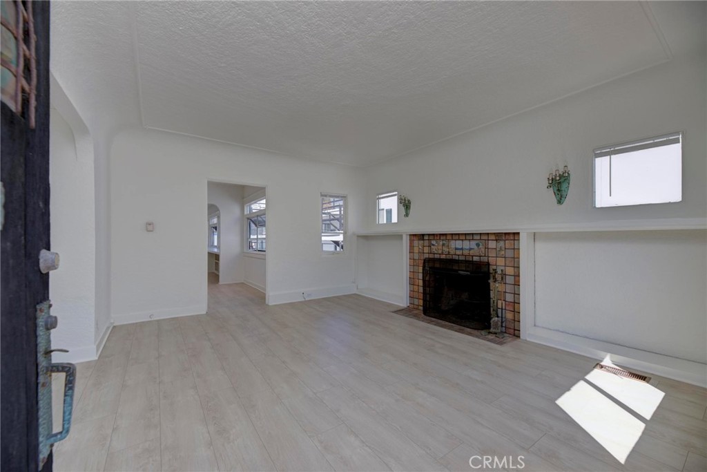 931 Manhattan Avenue