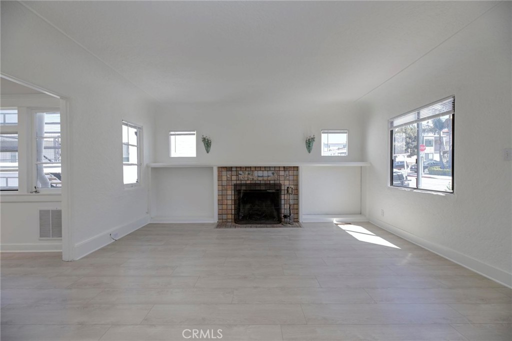 931 Manhattan Avenue