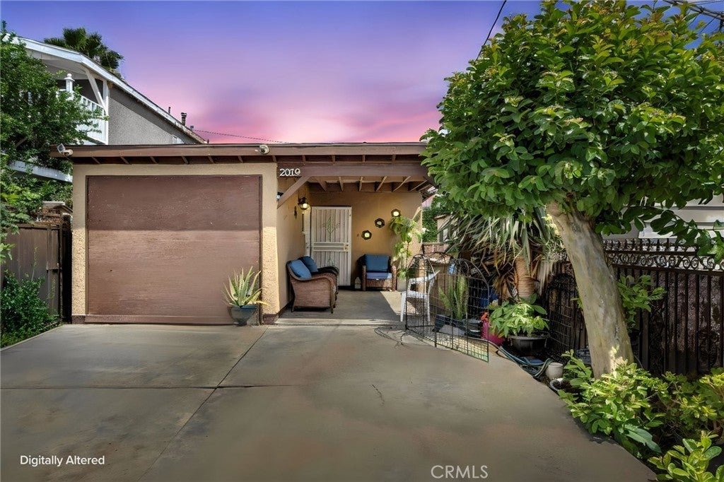 2019 E Shauer ST, Compton CA 90222