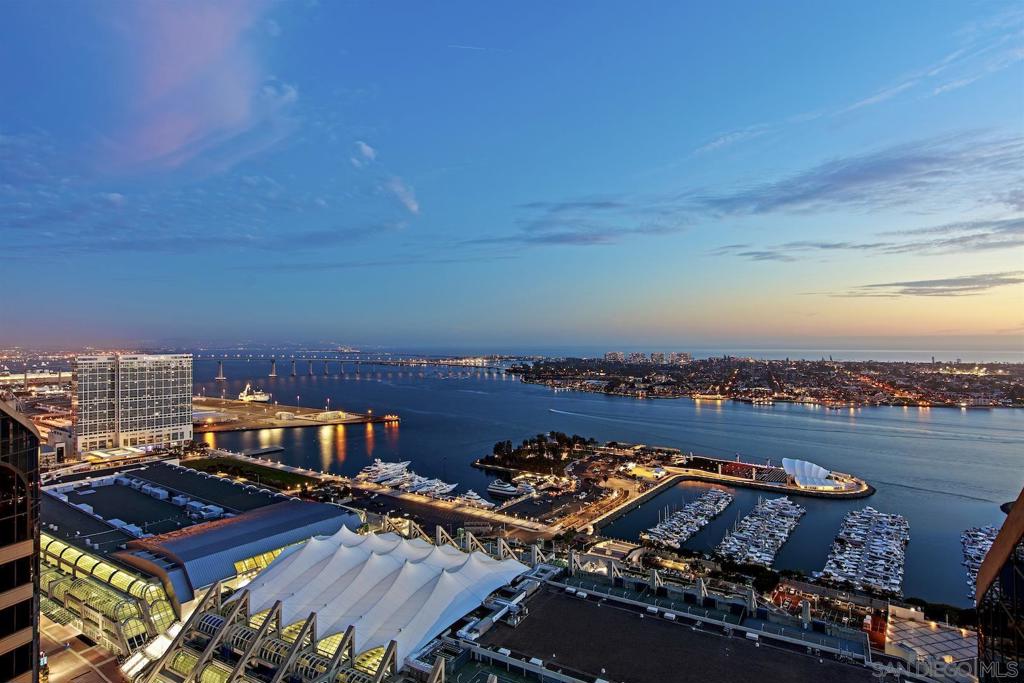 100 Harbor Dr 4102