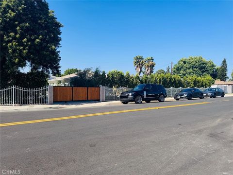 Photo of 524 S Astell Ave, West Covina, CA 91790 (MLS # DW25273634)