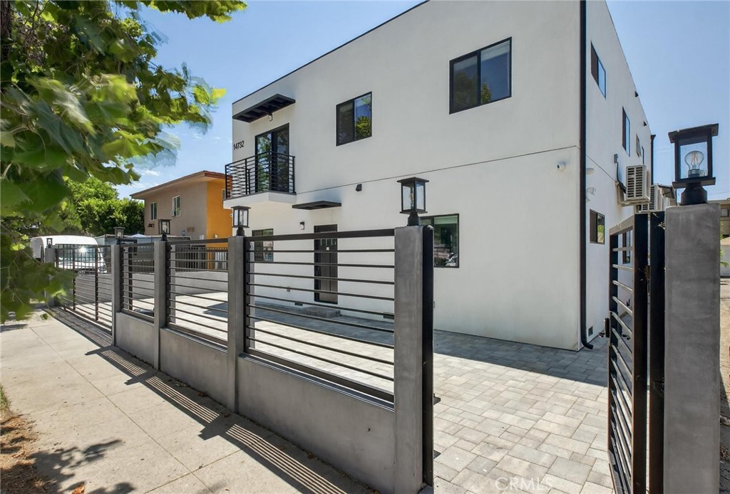 Beautifully remodeled one-bedroom, one bath unit with private rear yard, in a great area of Van Nuys. Features include wood floors throughout, heating and air conditioning, new appliances included, private washer and dryer in the unit, double pane windows for comfort and quiet and one parking space.