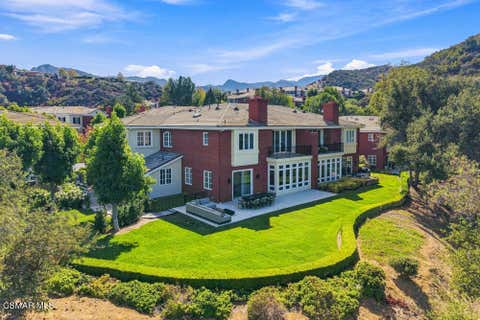 Photo of 2342 Heatherbank Court, Thousand Oaks, CA 91361 (MLS # 226003811)