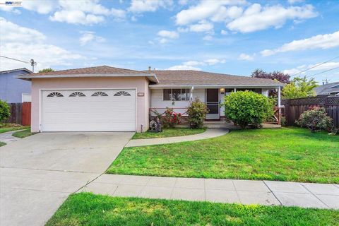 Photo of 26350 Stryker St St, Hayward, CA 94545 (MLS # 41131736)