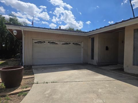 Photo of 1214 Mulberry Ln, Corona, CA 92879 (MLS # IV26073844)