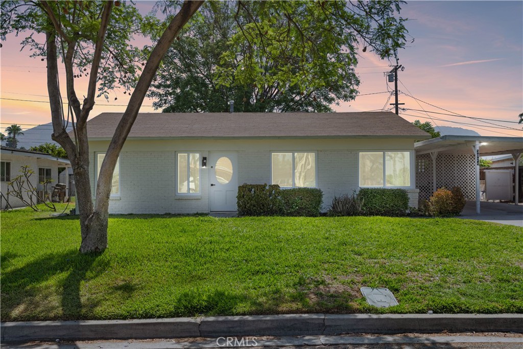 Fantastic TWO-HOME income opportunity near UCR! Main house has 2 bedrooms and 1 bathroom with 899 sq ft, and the detached ADU has 1 bedroom and 1 bathroom with 480 sq ft. Per county assessor records, the ADU is permitted.
Both homes have been recently updated with beautiful, bright, and modern touches. Private, quiet neighborhood with easy access to the freeway and UCR.