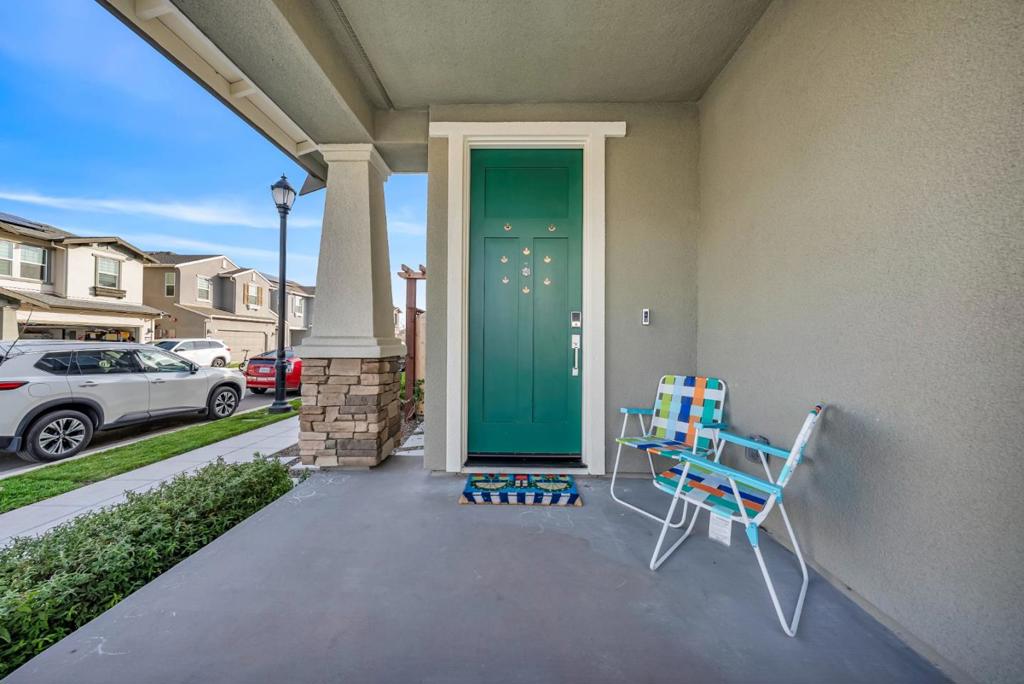 122 W Riverside Place