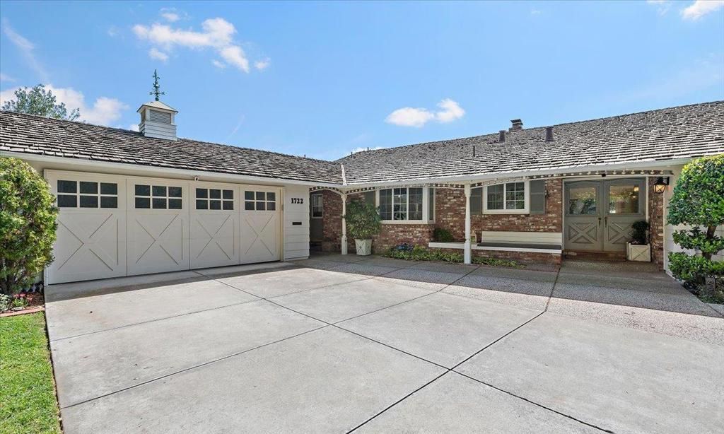 Photo of 1722 Sweetbriar Drive, San Jose, CA 95125 (MLS # ML82040625)