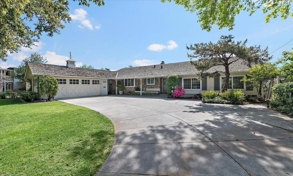 Photo of 1722 Sweetbriar Drive, San Jose, CA 95125 (MLS # ML82040625)