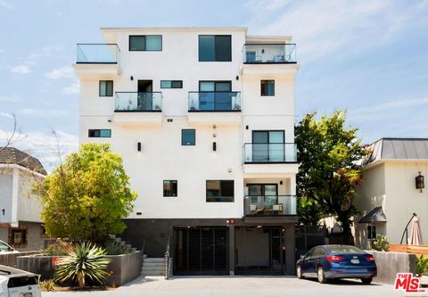 Photo of 3667 Mentone Avenue #8, Los Angeles, CA 90034 (MLS # 26827053)