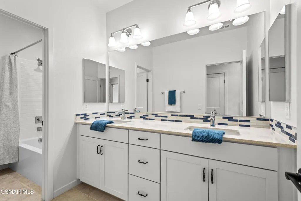 Simi Valley, California 93065, United States, 3 Bedrooms Bedrooms, ,3 BathroomsBathrooms,Residential,Active,146275