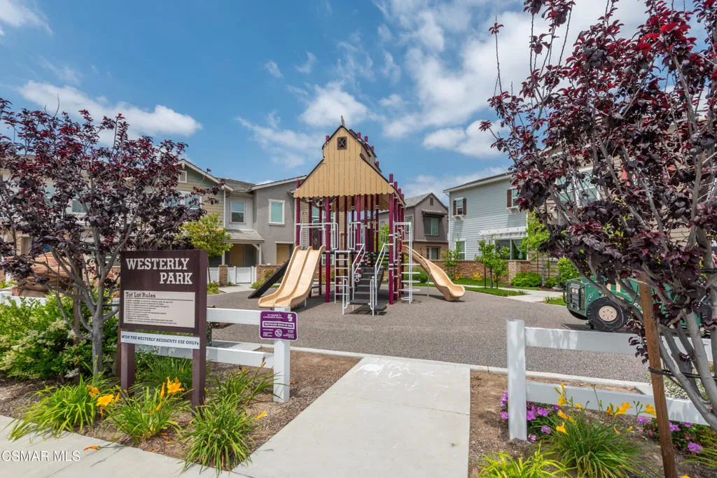 Simi Valley, California 93065, United States, 3 Bedrooms Bedrooms, ,3 BathroomsBathrooms,Residential,Active,146275