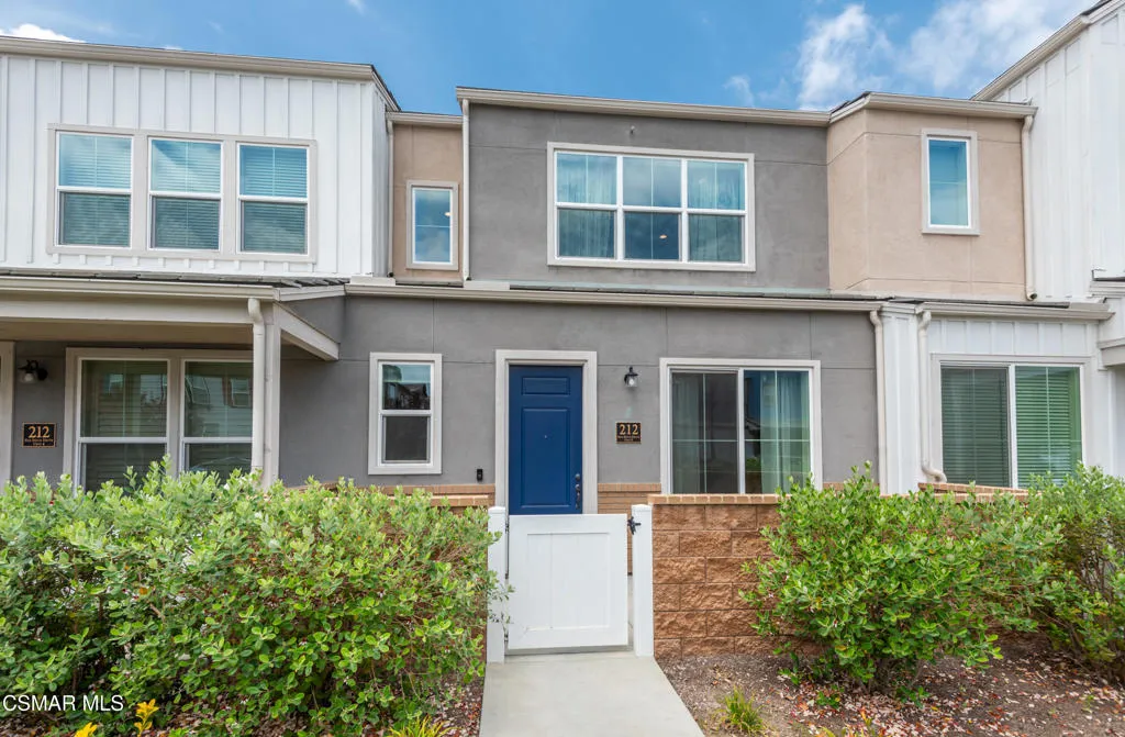 Simi Valley, California 93065, United States, 3 Bedrooms Bedrooms, ,3 BathroomsBathrooms,Residential,Active,146275