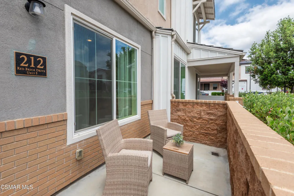 Simi Valley, California 93065, United States, 3 Bedrooms Bedrooms, ,3 BathroomsBathrooms,Residential,Active,146275