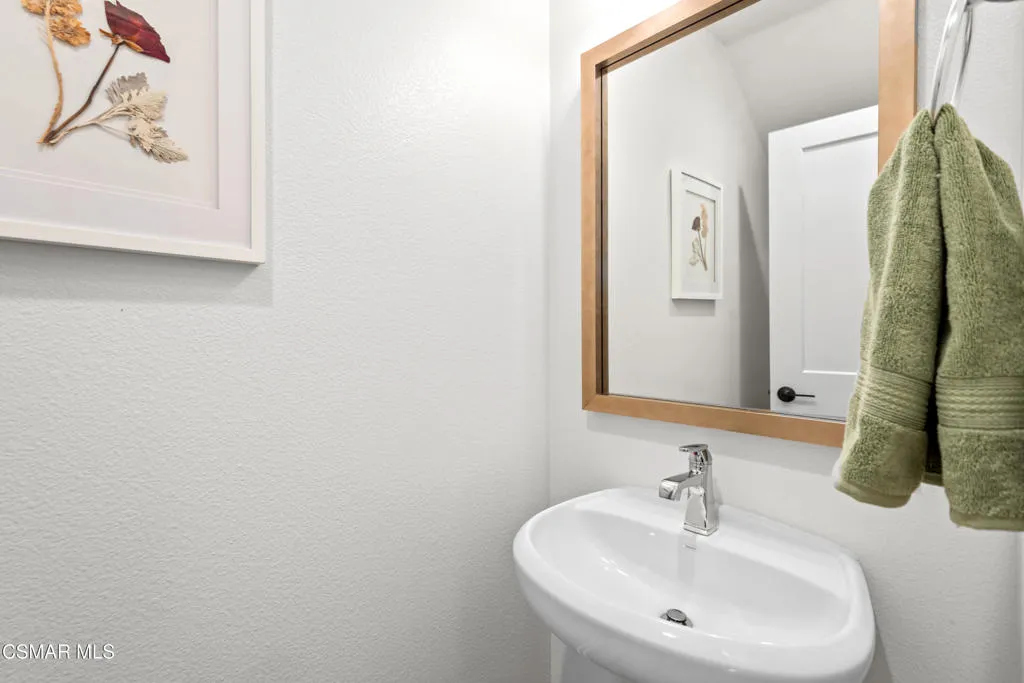 Simi Valley, California 93065, United States, 3 Bedrooms Bedrooms, ,3 BathroomsBathrooms,Residential,Active,146275