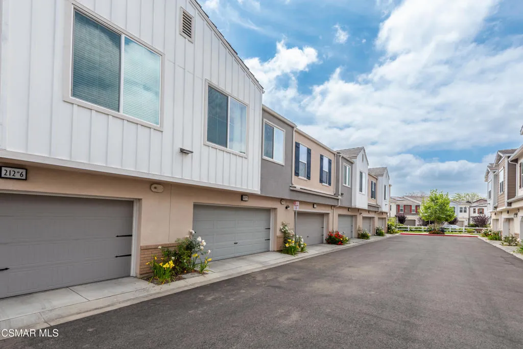 Simi Valley, California 93065, United States, 3 Bedrooms Bedrooms, ,3 BathroomsBathrooms,Residential,Active,146275