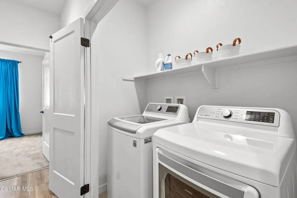 Simi Valley, California 93065, United States, 3 Bedrooms Bedrooms, ,3 BathroomsBathrooms,Residential,Active,146275