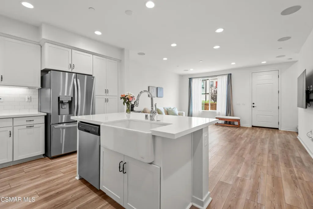 Simi Valley, California 93065, United States, 3 Bedrooms Bedrooms, ,3 BathroomsBathrooms,Residential,Active,146275