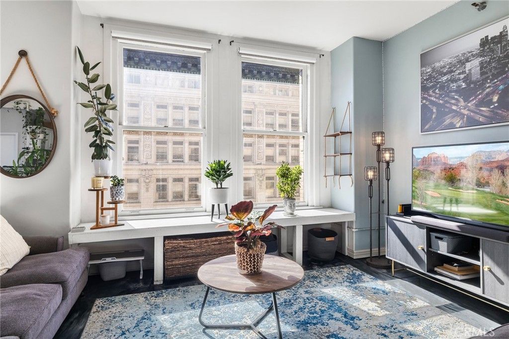 Photo of 215 W 7th Street #1008, Los Angeles, CA 90014 (MLS # SR25246013)