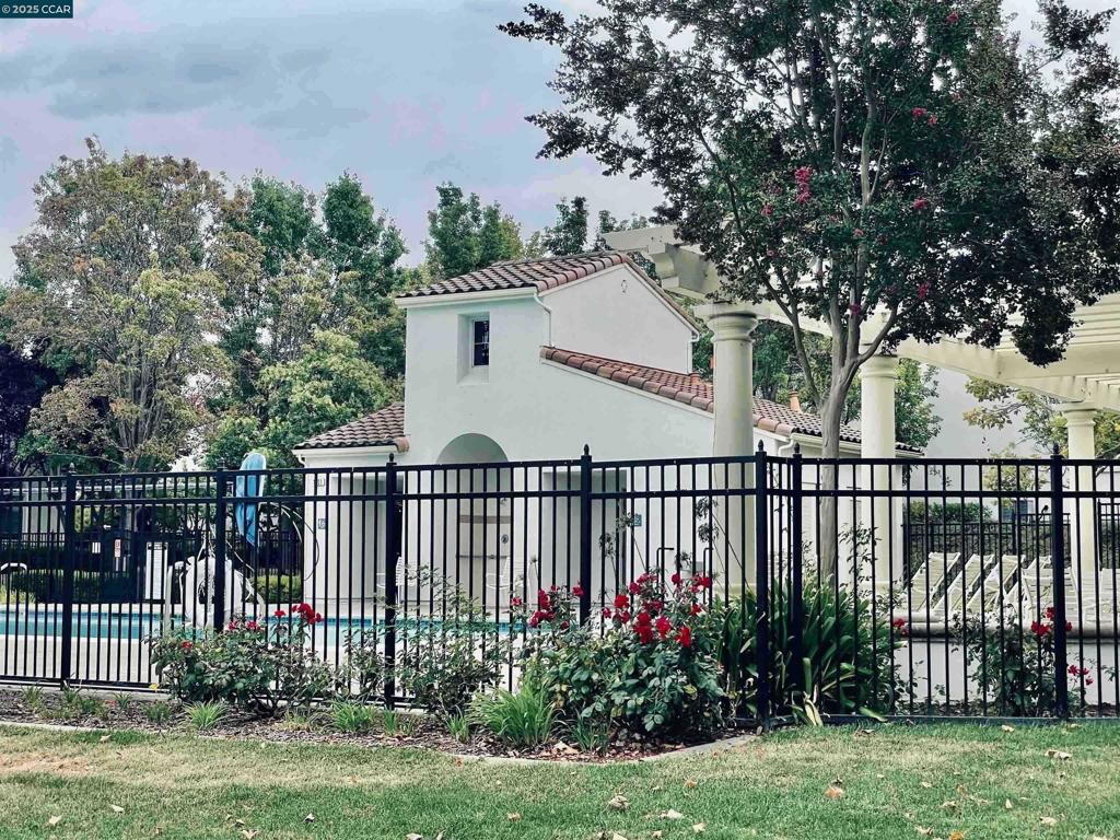 GALE RANCH - Residential Lease