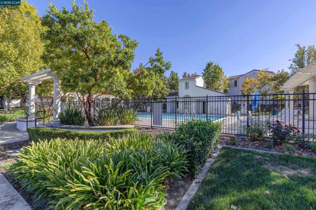 GALE RANCH - Residential Lease