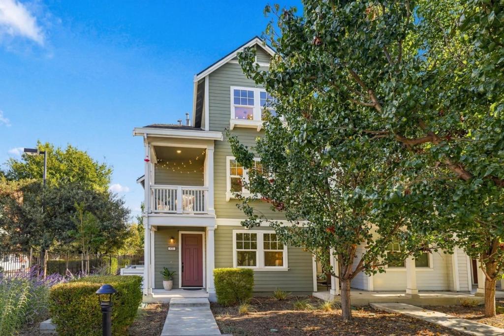 320 Circuit Way