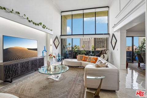 Photo of 325 N Oakhurst Drive #PH2, Beverly Hills, CA 90210 (MLS # 26995561)